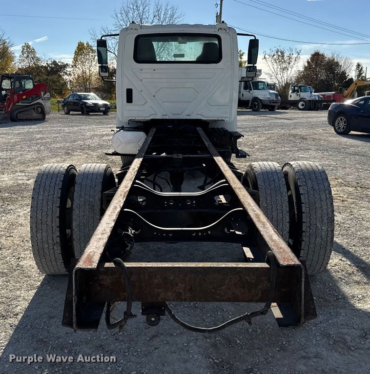 image for item DW6679 2010 International 4300 truck cab and chassis