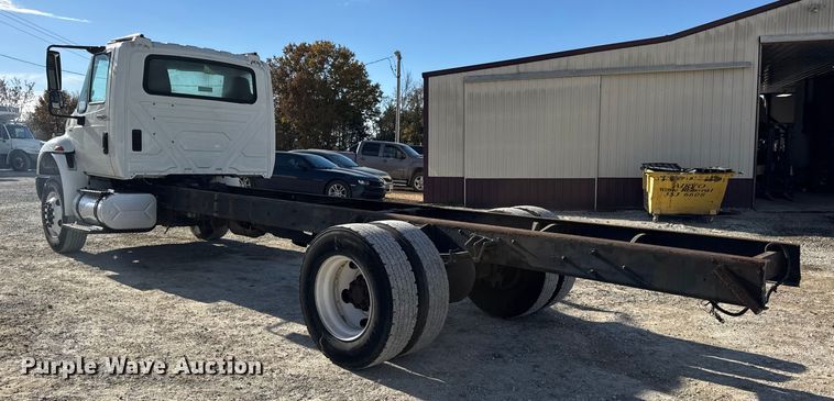 image for item DW6679 2010 International 4300 truck cab and chassis