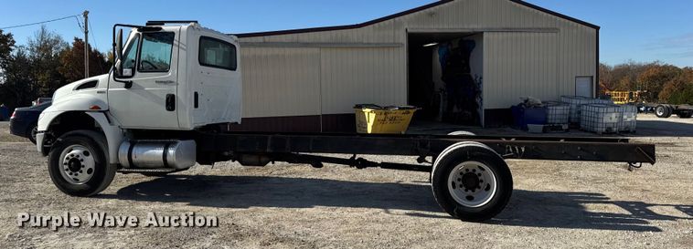 image for item DW6679 2010 International 4300 truck cab and chassis