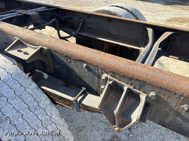 image for item DW6679 2010 International 4300 truck cab and chassis