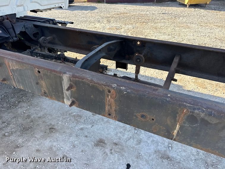 image for item DW6679 2010 International 4300 truck cab and chassis