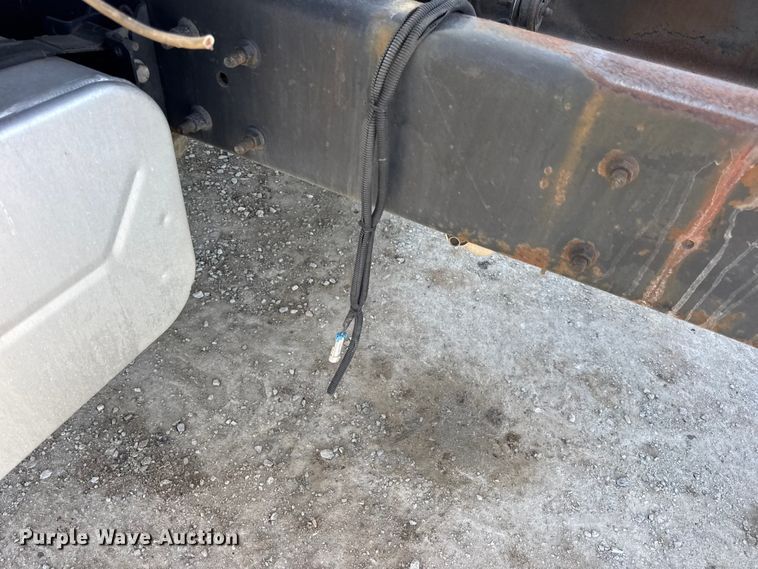 image for item DW6679 2010 International 4300 truck cab and chassis