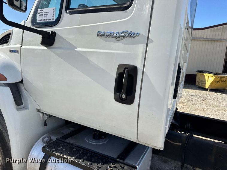 image for item DW6679 2010 International 4300 truck cab and chassis