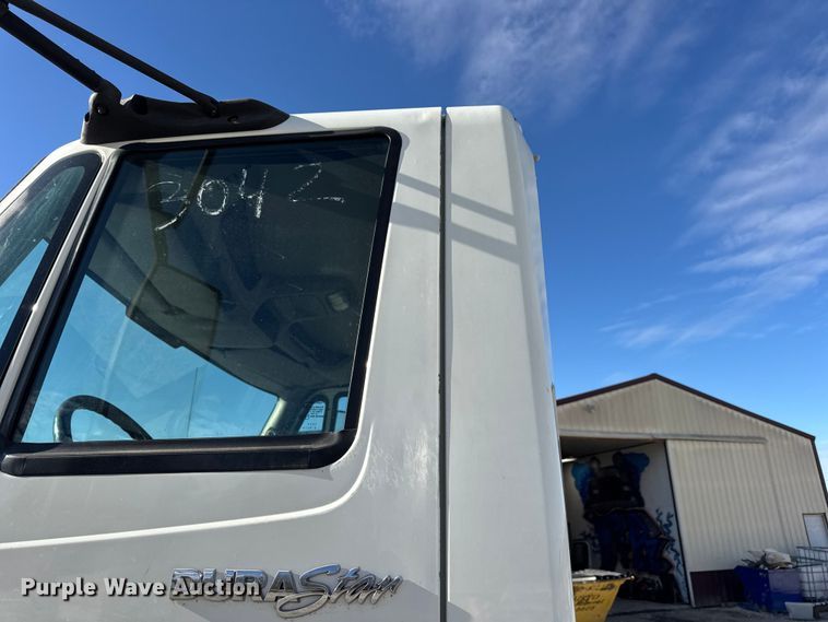 image for item DW6679 2010 International 4300 truck cab and chassis