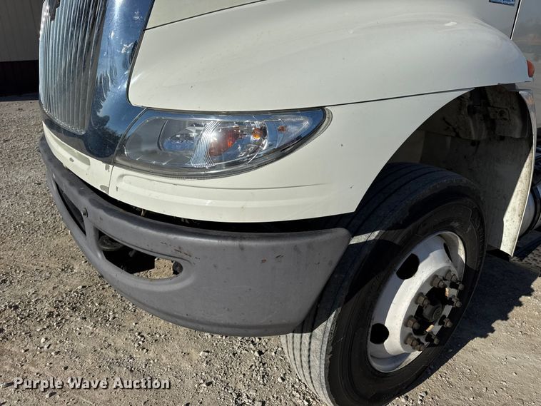 image for item DW6679 2010 International 4300 truck cab and chassis