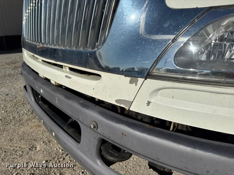 image for item DW6679 2010 International 4300 truck cab and chassis