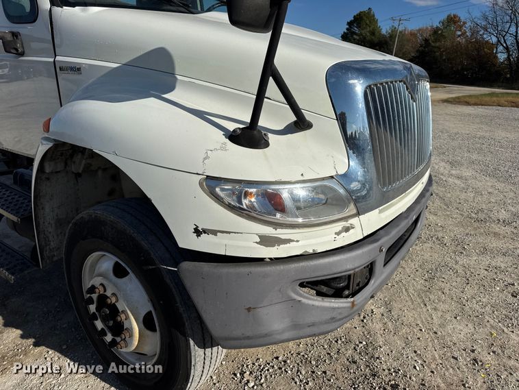 image for item DW6679 2010 International 4300 truck cab and chassis