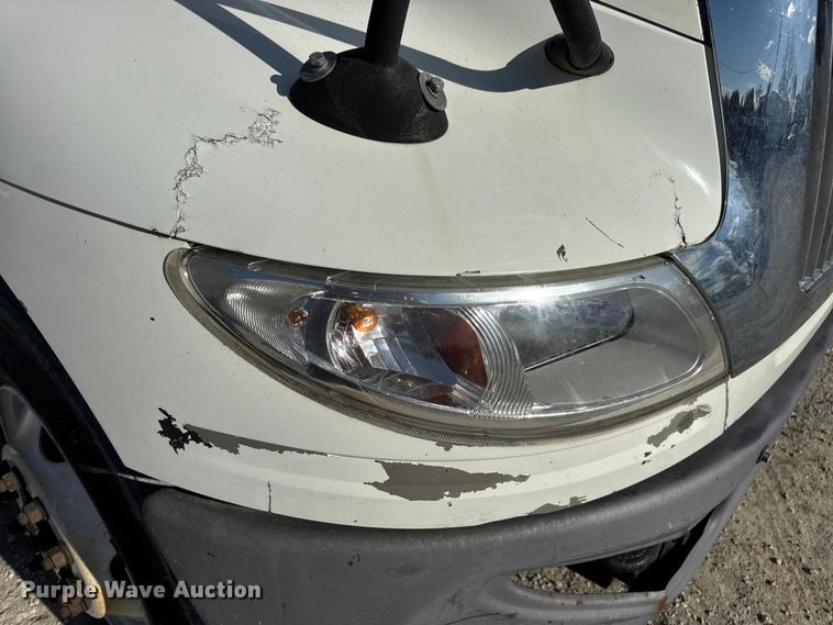 image for item DW6679 2010 International 4300 truck cab and chassis