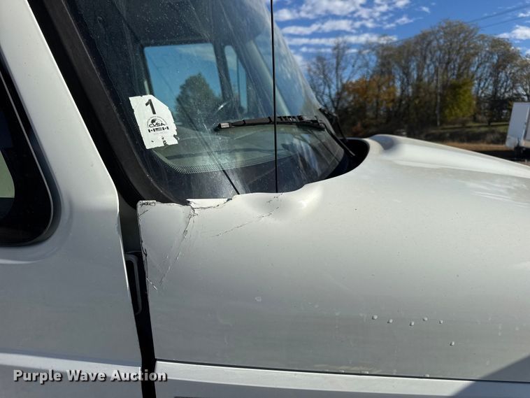 image for item DW6679 2010 International 4300 truck cab and chassis