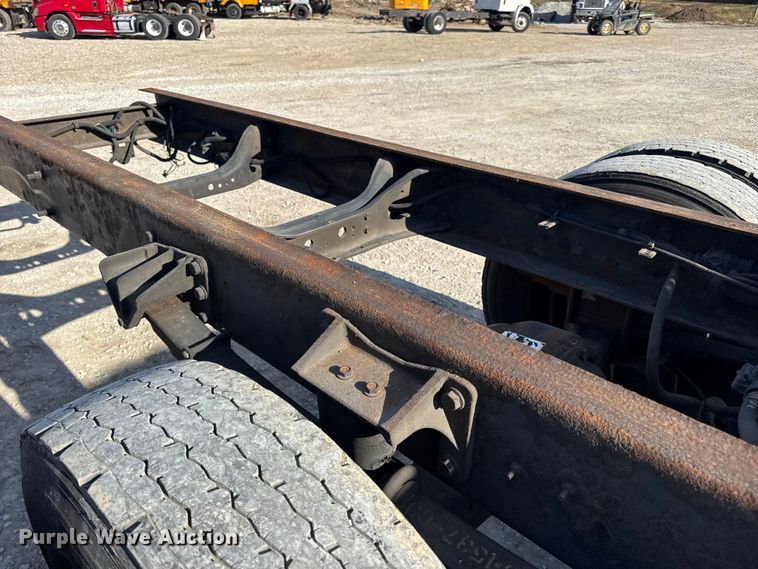 image for item DW6679 2010 International 4300 truck cab and chassis