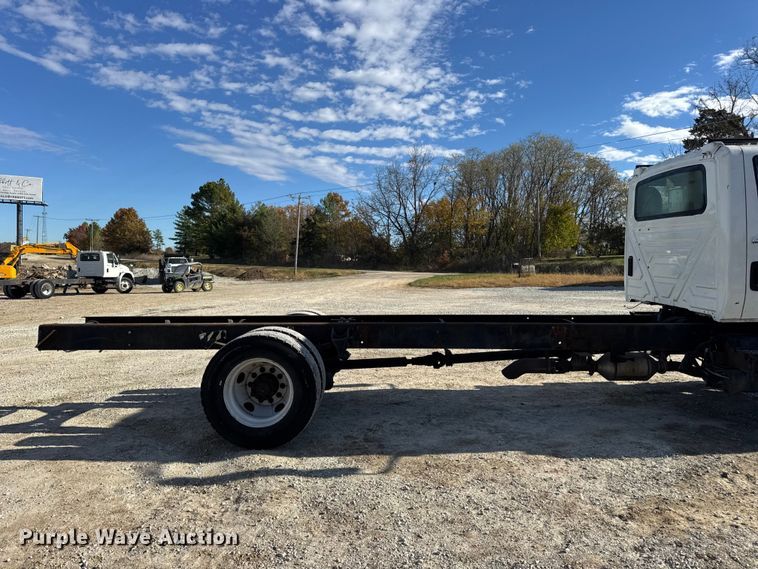 image for item DW6679 2010 International 4300 truck cab and chassis