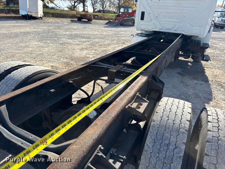 image for item DW6679 2010 International 4300 truck cab and chassis