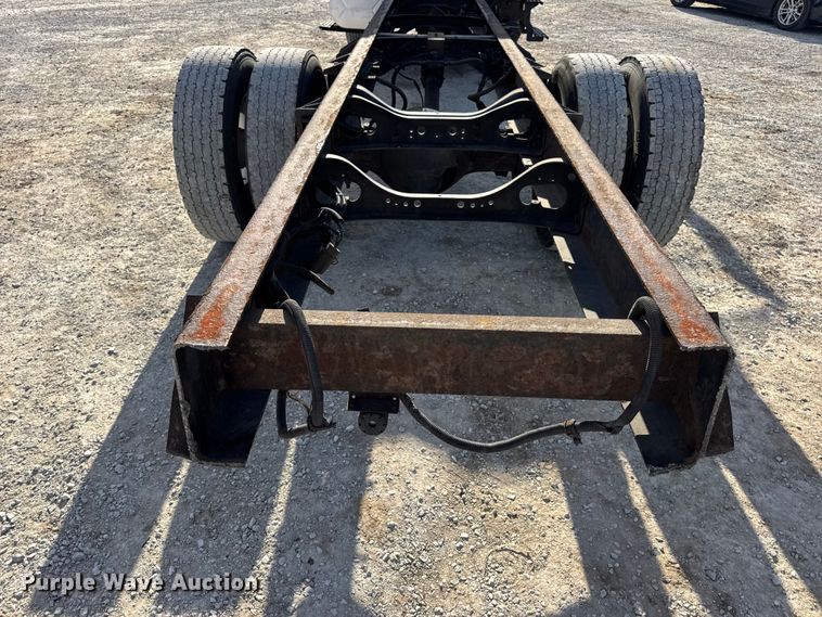 image for item DW6679 2010 International 4300 truck cab and chassis