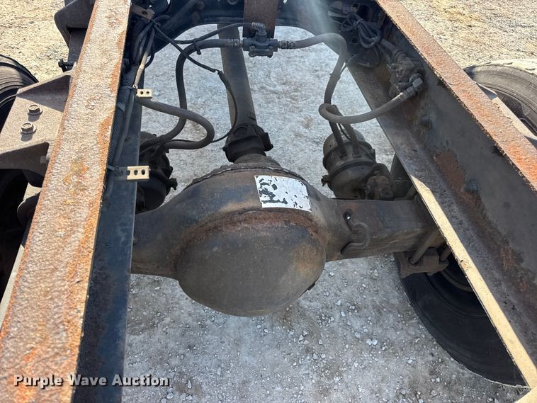 image for item DW6679 2010 International 4300 truck cab and chassis