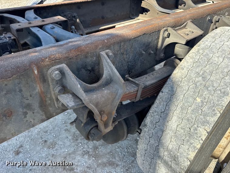 image for item DW6679 2010 International 4300 truck cab and chassis