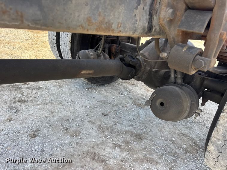 image for item DW6679 2010 International 4300 truck cab and chassis