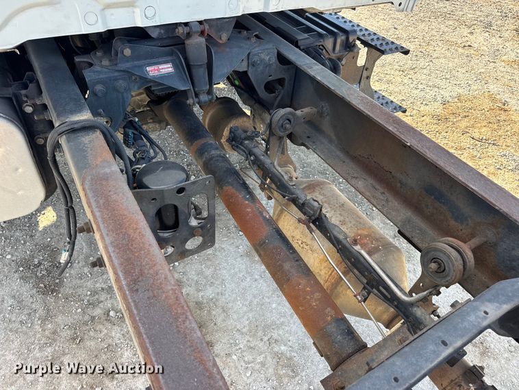 image for item DW6679 2010 International 4300 truck cab and chassis