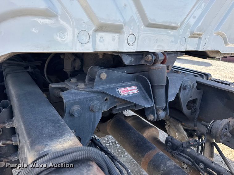 image for item DW6679 2010 International 4300 truck cab and chassis