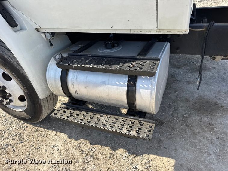 image for item DW6679 2010 International 4300 truck cab and chassis