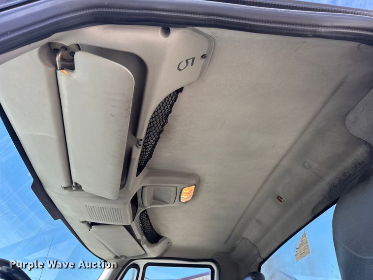 image for item DW6679 2010 International 4300 truck cab and chassis