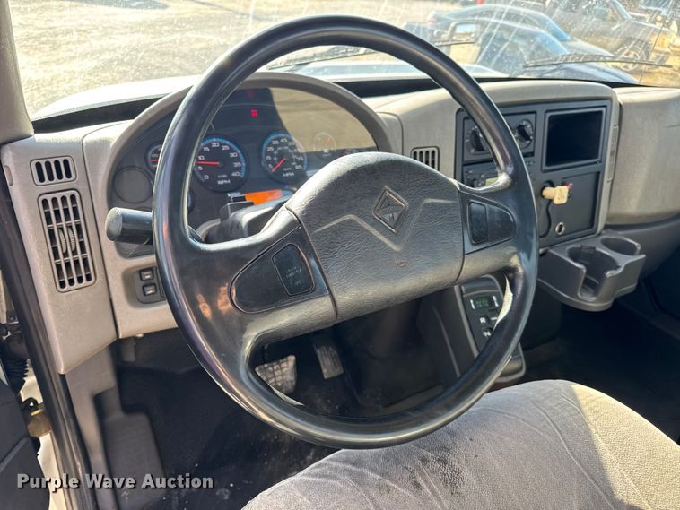 image for item DW6679 2010 International 4300 truck cab and chassis