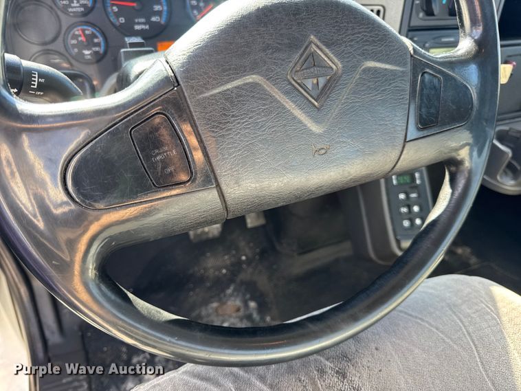 image for item DW6679 2010 International 4300 truck cab and chassis