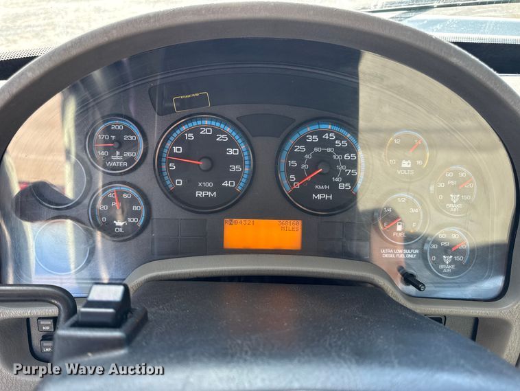 image for item DW6679 2010 International 4300 truck cab and chassis