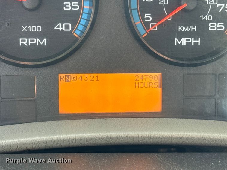 image for item DW6679 2010 International 4300 truck cab and chassis