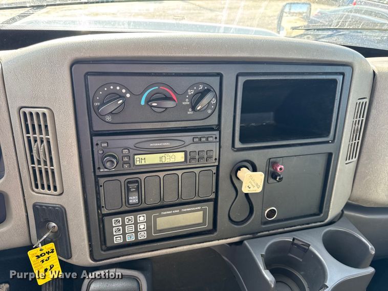 image for item DW6679 2010 International 4300 truck cab and chassis