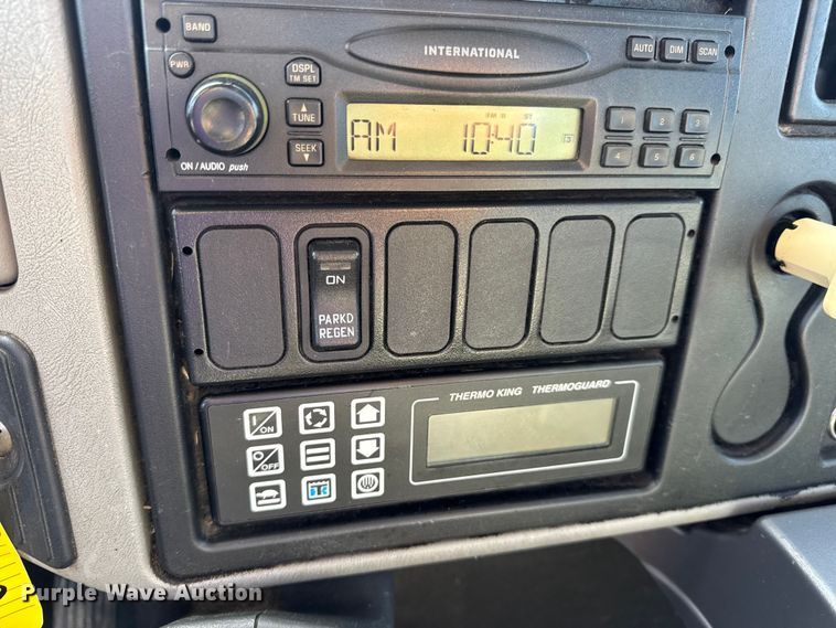 image for item DW6679 2010 International 4300 truck cab and chassis