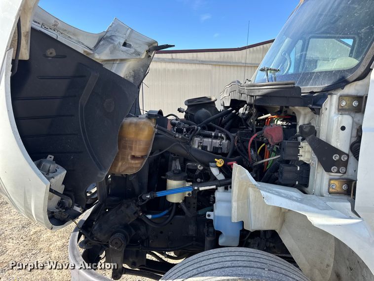 image for item DW6679 2010 International 4300 truck cab and chassis