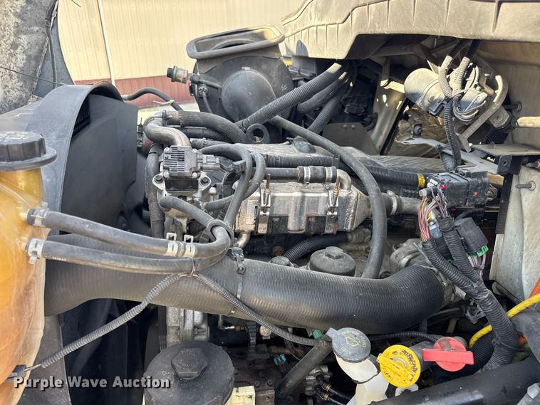 image for item DW6679 2010 International 4300 truck cab and chassis