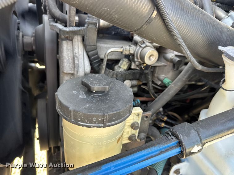 image for item DW6679 2010 International 4300 truck cab and chassis