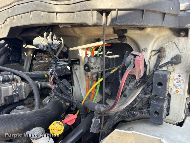 image for item DW6679 2010 International 4300 truck cab and chassis