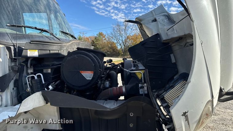 image for item DW6679 2010 International 4300 truck cab and chassis