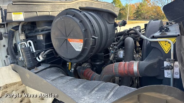 image for item DW6679 2010 International 4300 truck cab and chassis