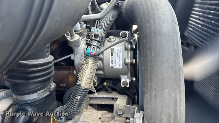 image for item DW6679 2010 International 4300 truck cab and chassis