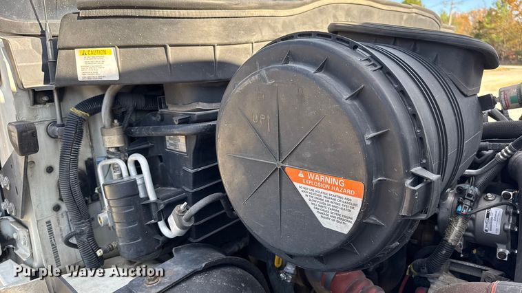 image for item DW6679 2010 International 4300 truck cab and chassis