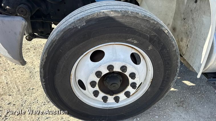 image for item DW6679 2010 International 4300 truck cab and chassis