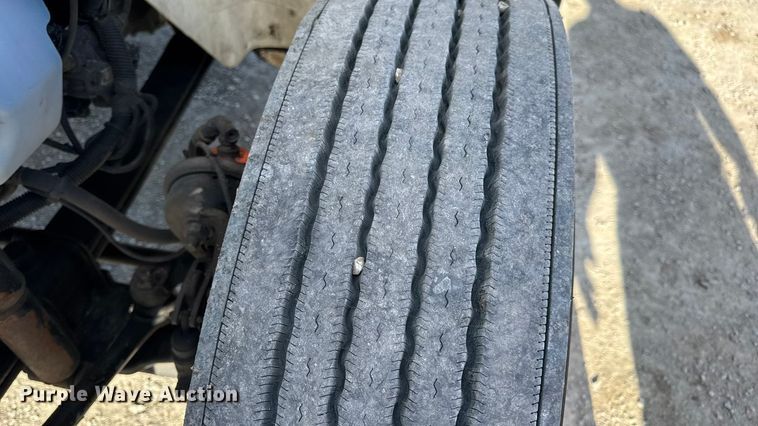 image for item DW6679 2010 International 4300 truck cab and chassis