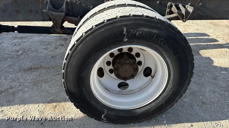 image for item DW6679 2010 International 4300 truck cab and chassis