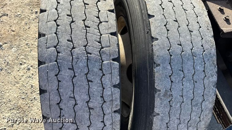 image for item DW6679 2010 International 4300 truck cab and chassis