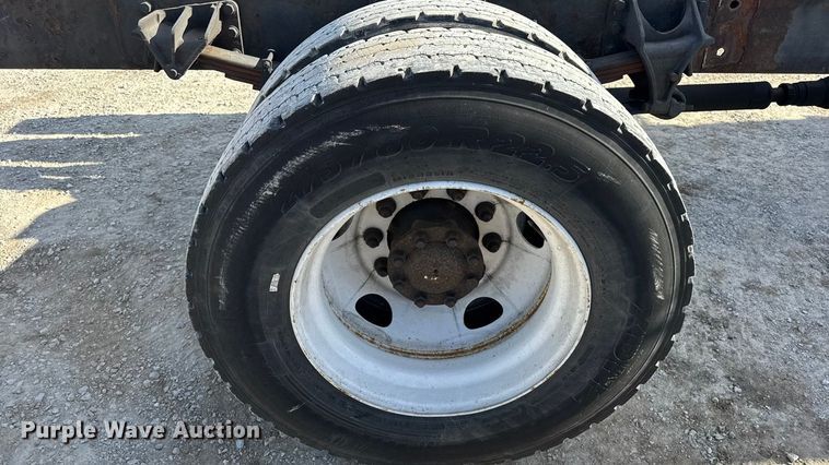 image for item DW6679 2010 International 4300 truck cab and chassis