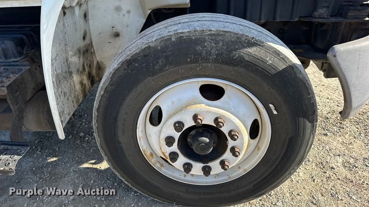 image for item DW6679 2010 International 4300 truck cab and chassis