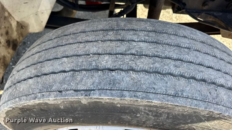 image for item DW6679 2010 International 4300 truck cab and chassis