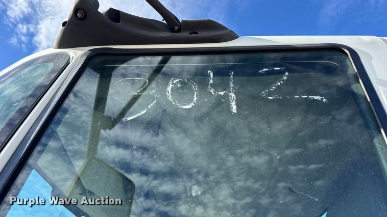 image for item DW6679 2010 International 4300 truck cab and chassis