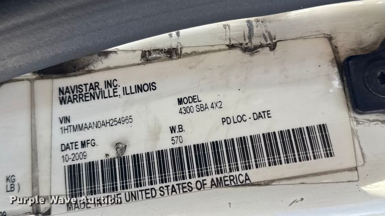 image for item DW6679 2010 International 4300 truck cab and chassis