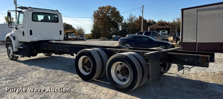 image for item DW6680 2010 International 4400 DuraStar truck cab and chassis