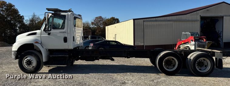 image for item DW6680 2010 International 4400 DuraStar truck cab and chassis