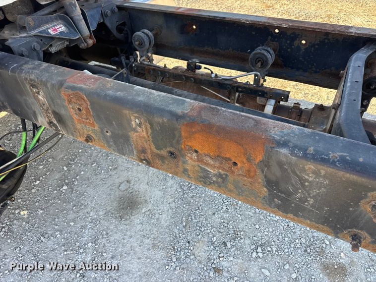 image for item DW6680 2010 International 4400 DuraStar truck cab and chassis